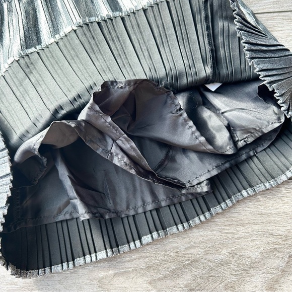 ZARA Silver Metallic Pleated Mini Skirt - Picture 13 of 16